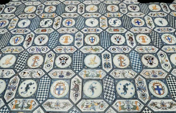 Agata Hall, majolica floor